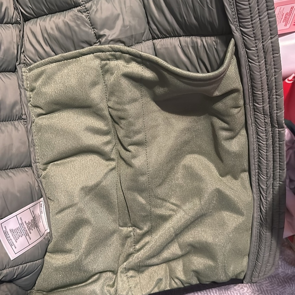 Reebok Women Jacket - Packable Quilted Puffer Coat - Casual Jacket for Women - Picture 8 of 10